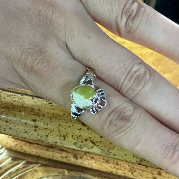Natural Connemara Marble Sterling Silver Claddagh Ring - Picture 4 of 9